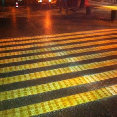 थर्मोप्लास्टिक वाइब्रेशन पैवमेंट स्ट्रिपिंग मशीन फॉर बुलज मार्किंग