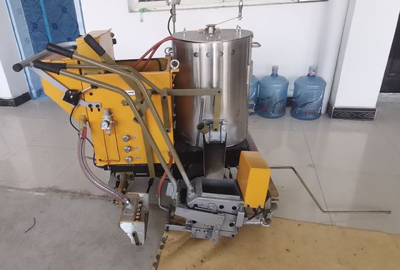 बैटरी ड्राइविंग थर्मोप्लास्टिक नॉइज़ कॉन्वेक्स लाइन रोड मार्किंग मशीन