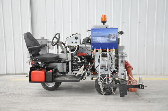 Passenger Driving Thermoplastic Road Marking Truck with Gasoline Engine Hydraulic Drive and Thermal Oil Heating