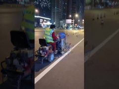 दो घटक हवा रहित छिड़काव लाइन पट्टी सड़क अंकन मशीन